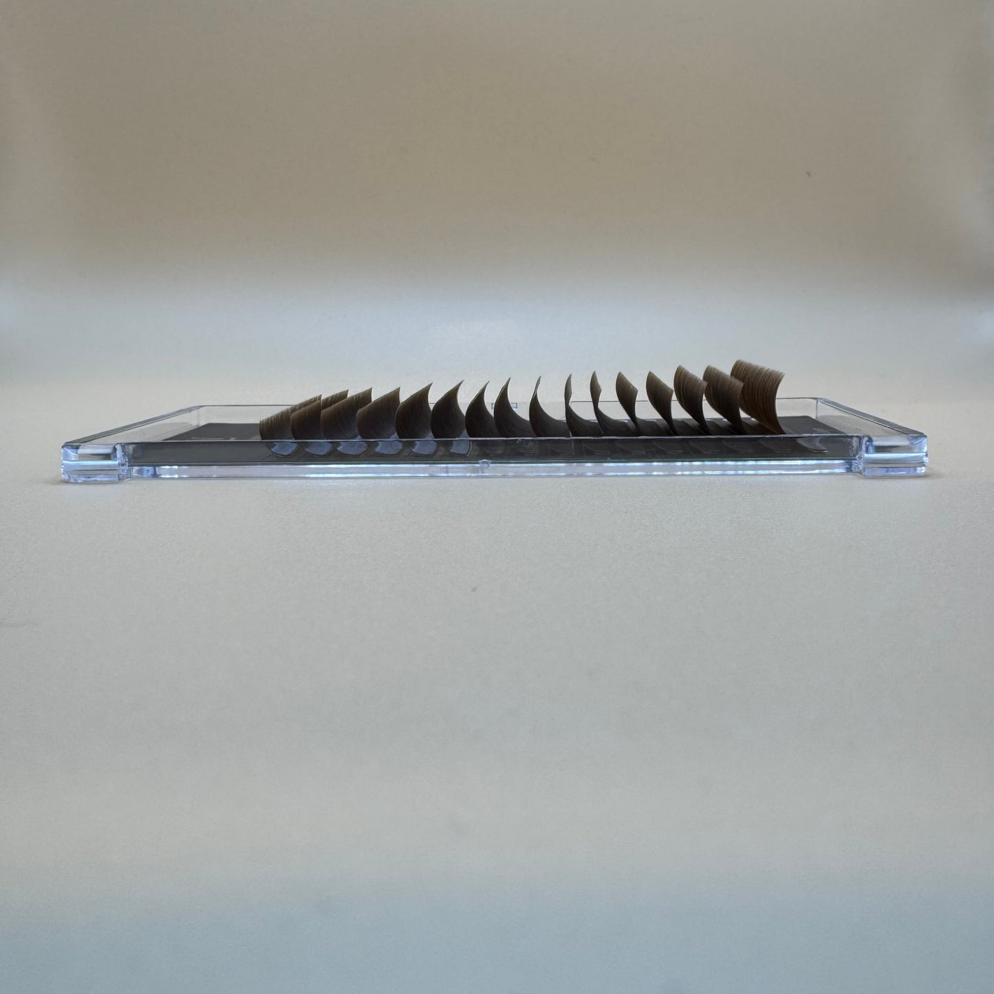 LUXE PRO - EASY FAN LASHES -  C CURL - CARAMEL